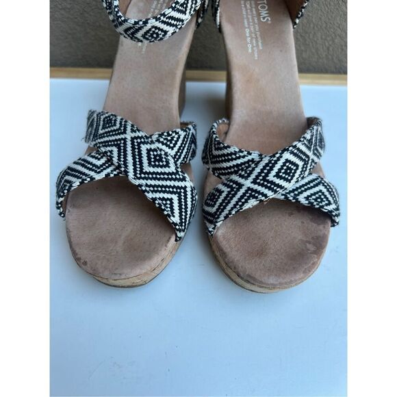 Toms Womens Size 9 Black White Canvas Cork Wedge Sandals Open Toe Ankle Strap - Picture 3 of 8